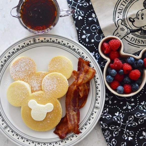 Le Creuset Dining Williams Sonoma Le Creuset Disney Mickey Mouse